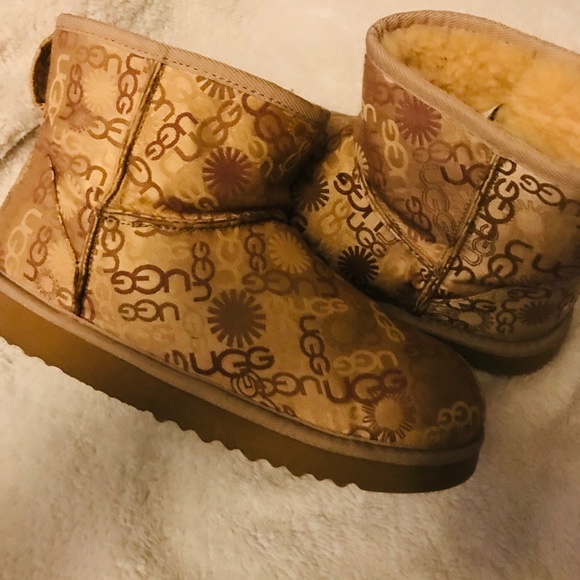 Ugg boots - Picture 2 of 7